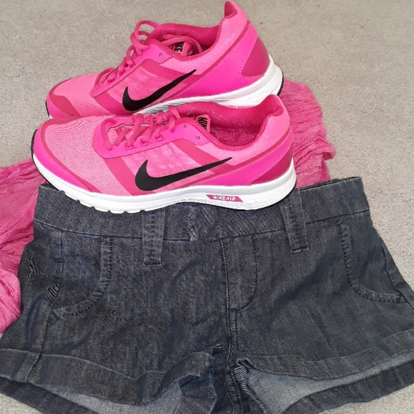 NIKE PINK SNEAKERS - Picture 2 of 4